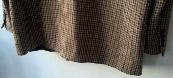 Ventless traditional Italian cut suit jacket