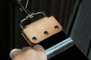 SRW Black strop and cut throat razor