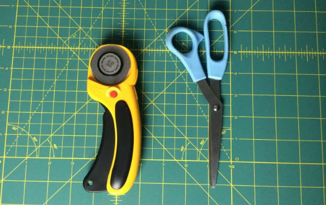 Rotary cutting tool and sissors