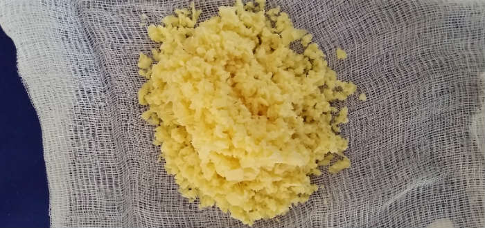 Chopped Ginger in cheese cloth
