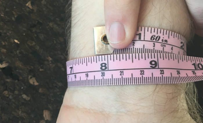 Using Tailors Tape To Measure Wrist Size