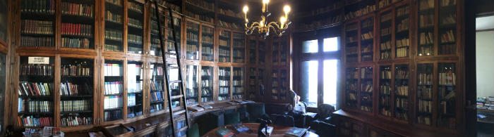 Library of Club de la Union
