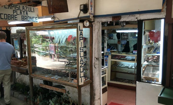 Luis' Artesania en Metals shop front