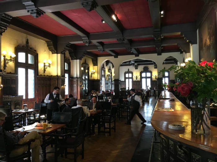 Restaurant with longest bar in South America