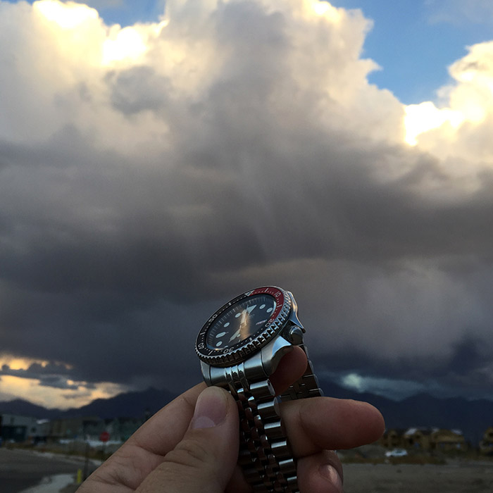 Raising the watch to the heavens