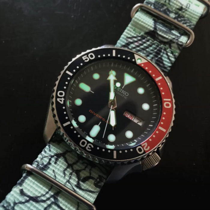 SKX009 lume in low light