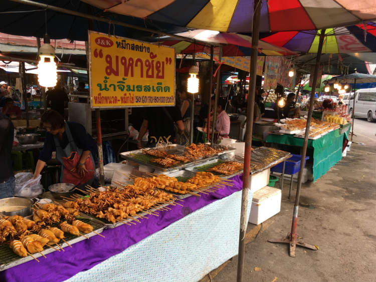 Food vendors at Chatuchak Market