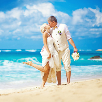 Couple-Kissing-On-Beach-Bali