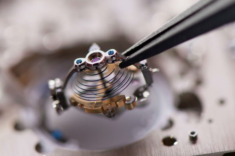 Jaeger-LeCoultre-Reverso-Tribute-Gyrotourbillon-assembly