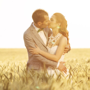 Kissing-Couple-Spring-Wedding