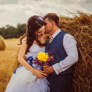 Married-Couple-Kissing