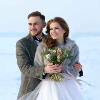 Wedding-Couple-Outdoors-Winter