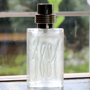 cerruti 1881 pour homme review bottle backlit