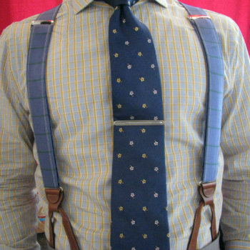 Man wearing a tie clip