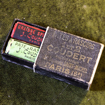 french-vintage-green-red-strop-paste