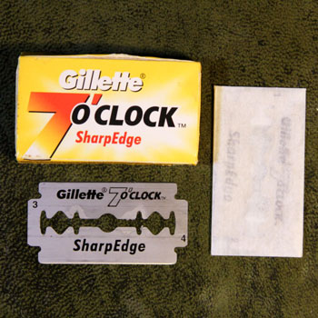 gillette 7 o'clock sharp edge razor & tuck