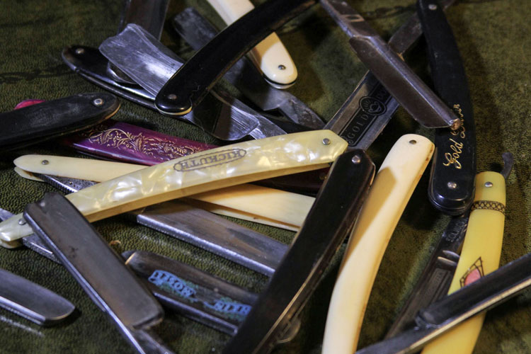 pile-of-vintage-razors