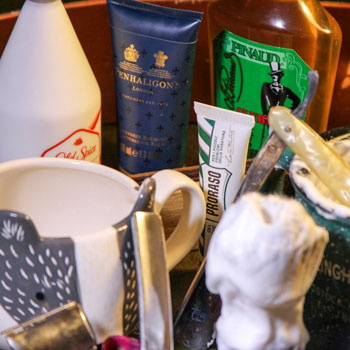 wet-shaving-kit-with-post-shave-products-in-focus