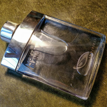 Mont Blanc Individuel Bottle On Leather Desk