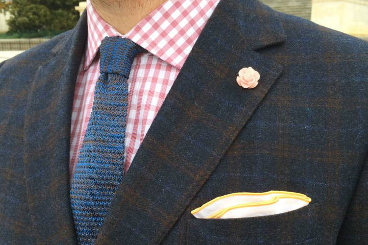 Notch-lapel-suit-details-with-lapel-flower