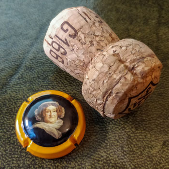Veuve-Clicquot-Plaque-Capsule-&-Cork