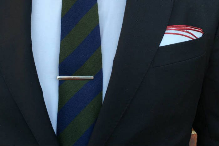 how-to-wear-a-tie-clip
