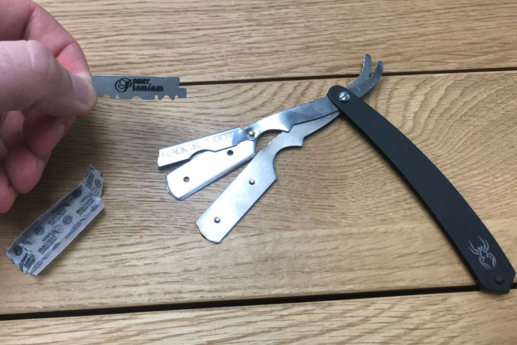 Black-Widow-Shavette-With-Derby-Blades