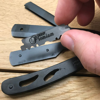 Clasp Style Shavette Mechanism