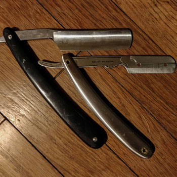 Straight-Razor-&-Shavette-Side-By-Side-Open