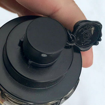 Viktor&Rolf Spicebomb Atomiser Close Up