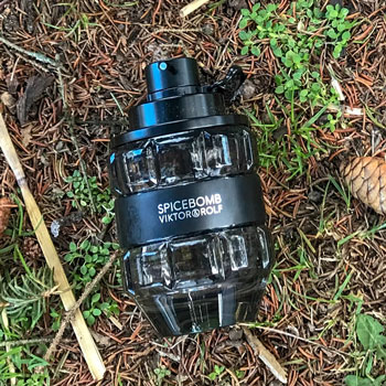 Viktor&Rolf Spicebomb Bottle In Grass