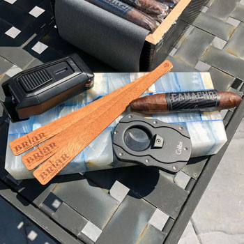 Camacho Coyolar Perfecto Colibri Lighters & Cedar Spills