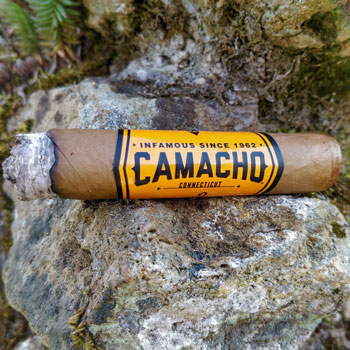Camacho Connecticut Robusto On Rock