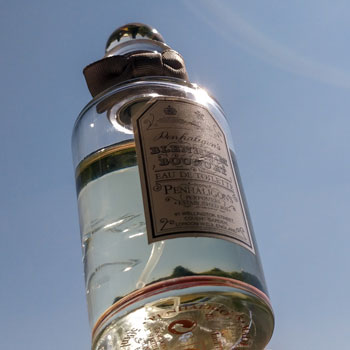 Penhaligon's Blenheim Bouquet Flacon Sky Background