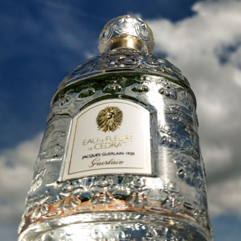 Guerlain Eau de Fleurs de Cédrat Flacon Sky Background