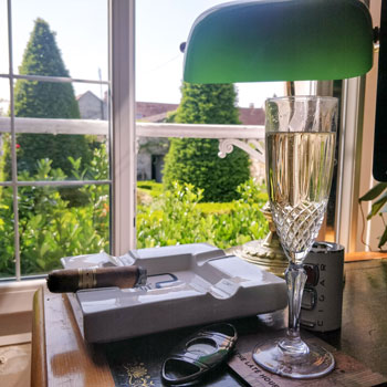 Nub Connecticut Cigar & Champagne