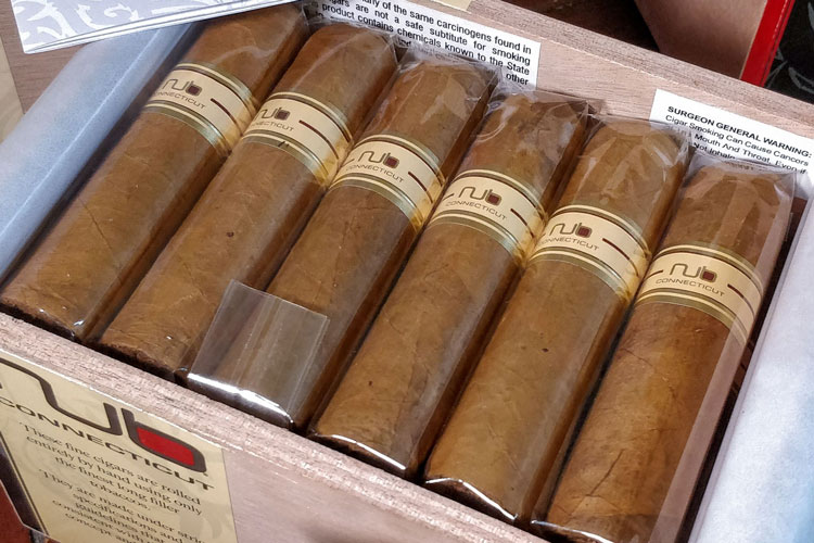 Nub Connecticut Cigars In Box