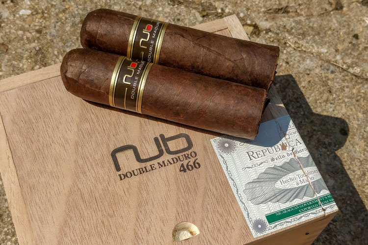 Nub Double Maduro Cigar On Box