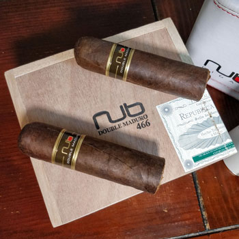 Nub Double Maduro Cigars & Box