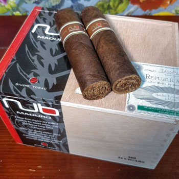 Nub Maduro Cigar & Box Close Up