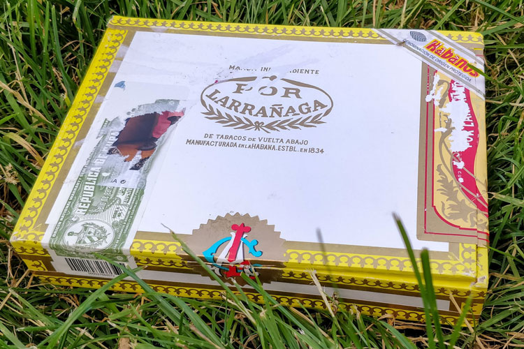 Por Larrañaga Cuban Panatela Cigar Closed