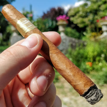 Por Larrañaga Cuban Panatela Cigar Opening
