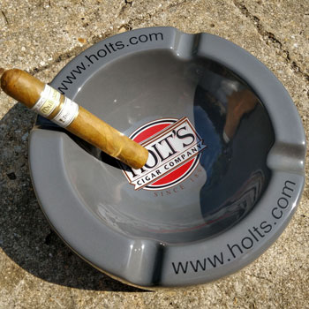 Rocky Patel Mulligans Trophy Series Cigar In Holt's Ash Tray
