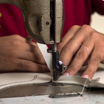 maglieriapelle artisan assembling leather shoe