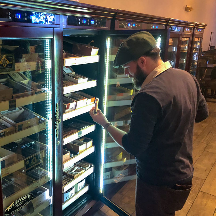 Checking Contents Of A Reagan Cigar Cooler