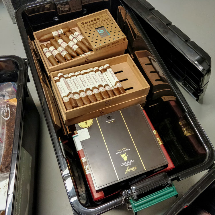 Coolidor With Cedar Shelves & Boveda Packs