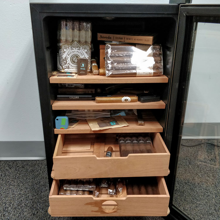 Whytner 122B Cigar Cooler With Open Trays