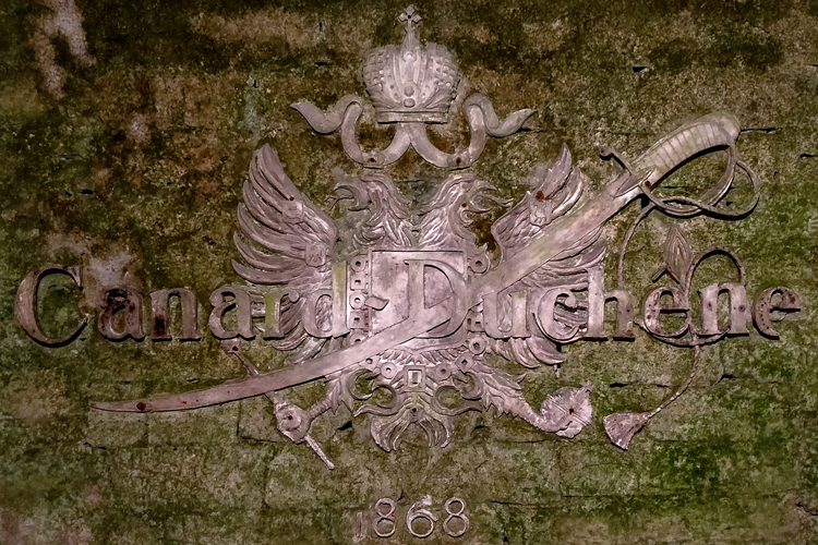 Canard Duchêne Old Coat Of Arms