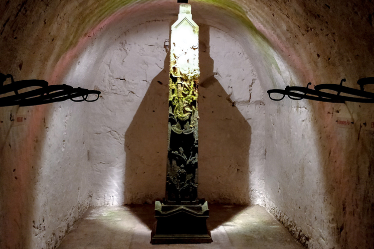 Canard Duchêne Sword Art Installation