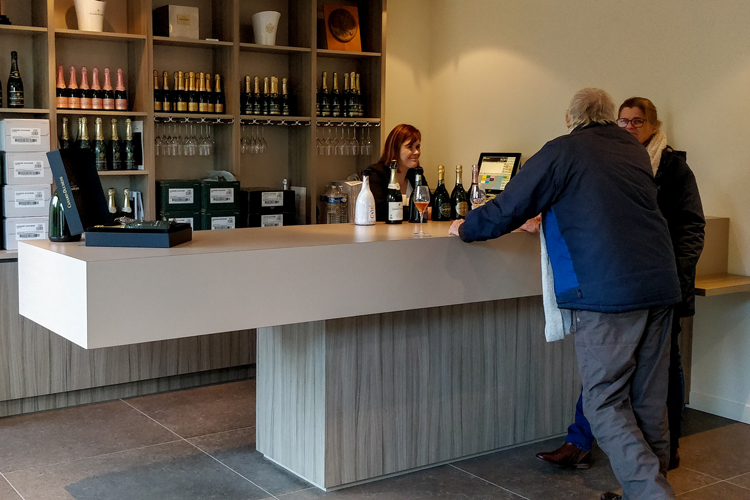 Canard Duchêne Visiting Bar